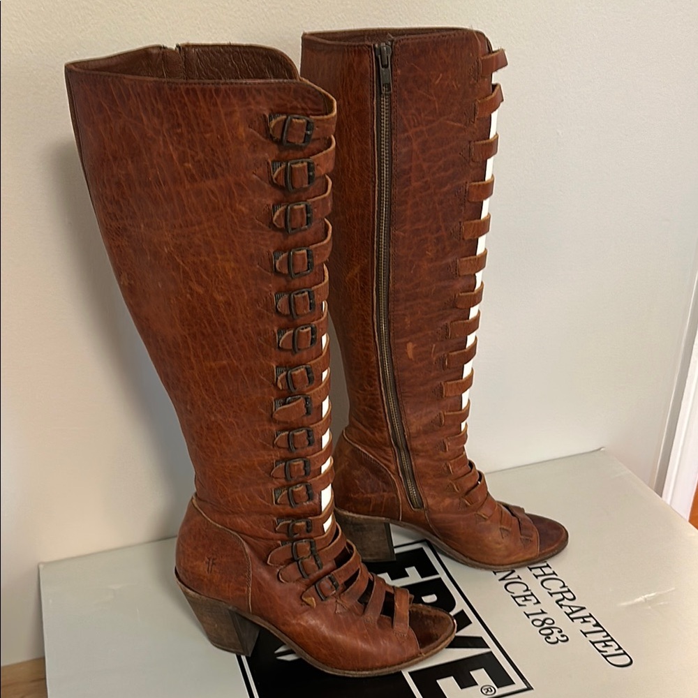 EUC Frye Izzy Belted Tall Heeled Boots Cognac Brown